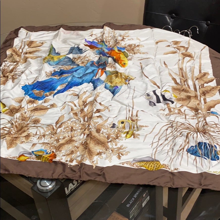 Vintage Gucci 100 Silk Scarf